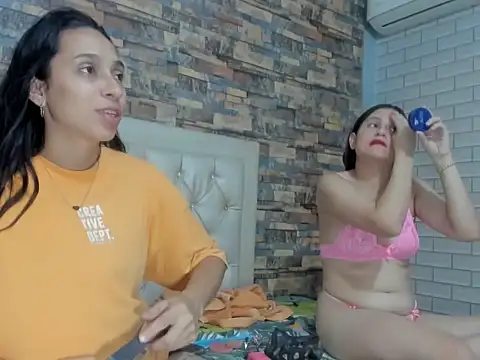 Snapshot of girlsmisrx chatting on November 2025 12:13:01 AM girlsmisrx online show from November 2025 12:13:01 AM