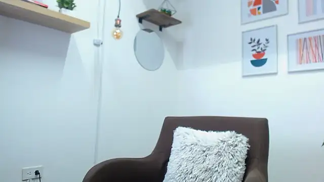 Lauryn Jones online show from February 2026 07:14:02 PM