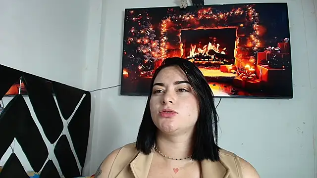 Snapshot of Romina_foxxx_ chatting on December 2025 08:05:01 PM Romina foxxx online show from December 2025 08:05:01 PM