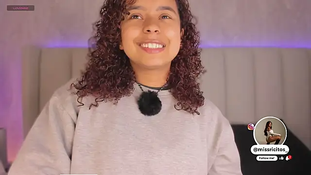 LaraCurls online show from November 2025 11:53:01 AM