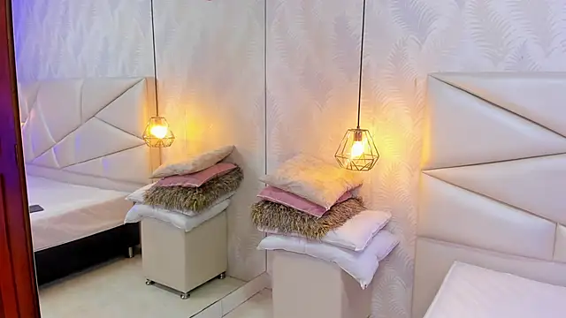 laurettedela rouse online show from December 2025 09:58:01 AM