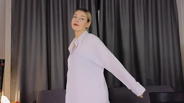 Snapshot of BlushVenom chatting on November 2025 03:23:02 PM BlushVenom online show from November 2025 03:23:02 PM