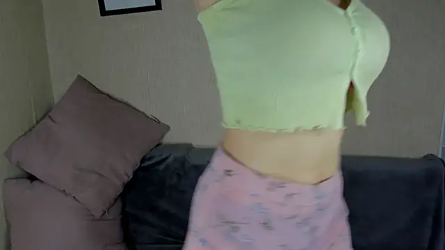 Snapshot of Zorianaa chatting on November 2025 09:35:02 PM Zorianaa online show from November 2025 09:35:02 PM