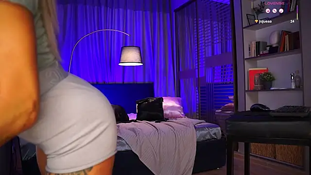 Nikki  Amour online show from March 2026 06:43:02 AM