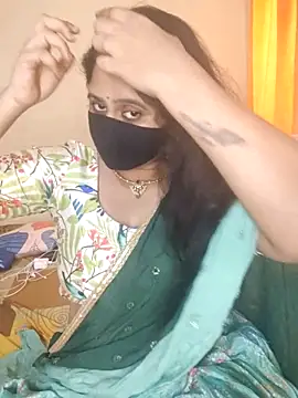 Snapshot of mouni499 chatting on June 2026 08:05:02 AM mouni499 online show from June 2026 08:05:02 AM