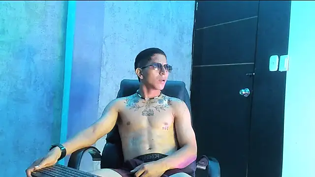 soy Aron online show from November 2025 07:47:01 PM