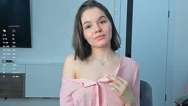 Xo Laura online show from April 2026 05:00:01 PM