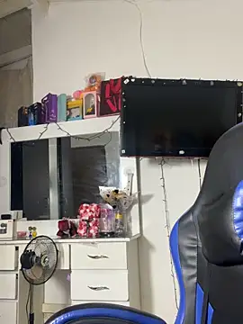 Snapshot of Milleradhara24 chatting on December 2025 02:08:02 AM Milleradhara24 online show from December 2025 02:08:02 AM