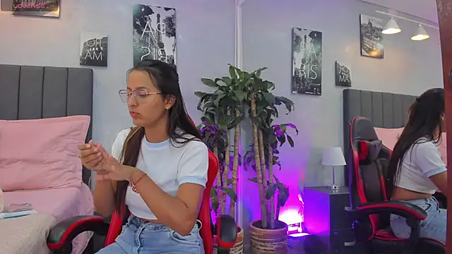 Snapshot of kendra_london chatting on November 2025 11:21:02 AM kendra london online show from November 2025 11:21:02 AM