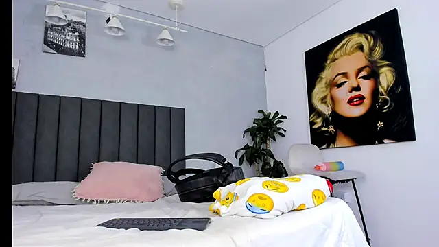 kendra london online show from March 2026 11:04:02 AM