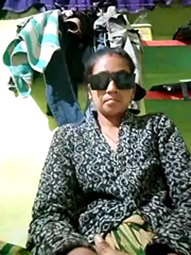 Snapshot of Sexy_monikah chatting on December 2025 03:27:02 PM Sexy monikah online show from December 2025 03:27:02 PM