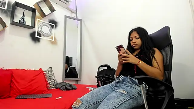 YuleimysAndAlex online show from November 2025 03:17:01 AM