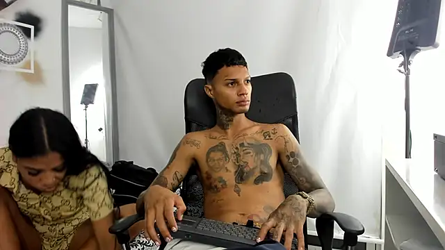 YuleimysAndAlex online show from November 2025 03:06:01 AM