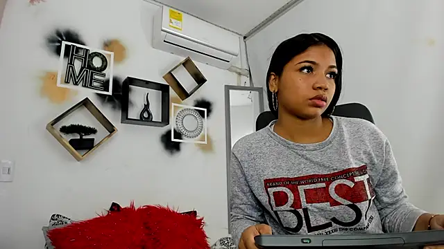 YuleimysAndAlex online show from December 2025 03:47:01 AM