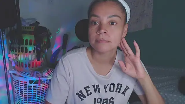 shayna cute online show from July 2026 12:23:02 AM
