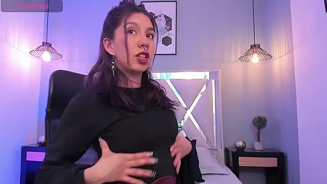 zoe-moreau online show from March 2026 07:53:01 PM