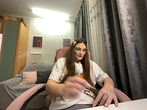 HelgaMun online show from November 2025 11:53:02 AM