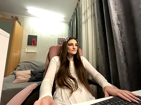 HelgaMun online show from November 2025 11:10:01 AM