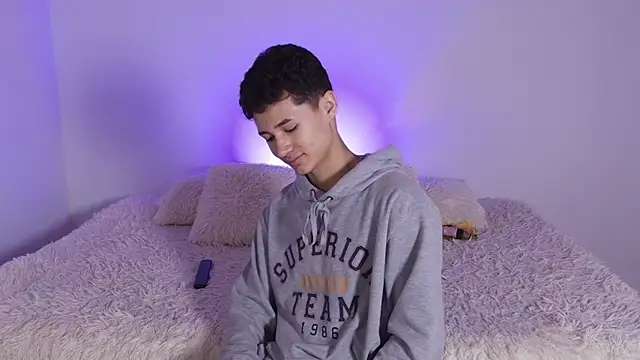 Snapshot of Eiden_Blake chatting on November 2025 10:25:02 AM Eiden Blake online show from November 2025 10:25:02 AM