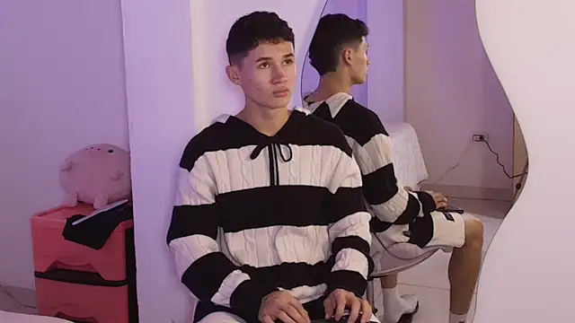 Snapshot of Eiden_Blake chatting on November 2025 11:30:01 PM Eiden Blake online show from November 2025 11:30:01 PM