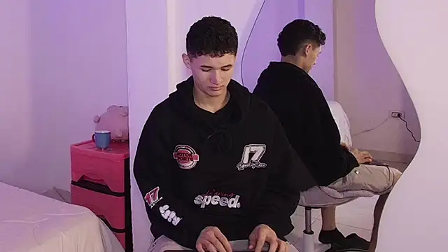 Snapshot of Eiden_Blake chatting on November 2025 11:42:02 PM Eiden Blake online show from November 2025 11:42:02 PM