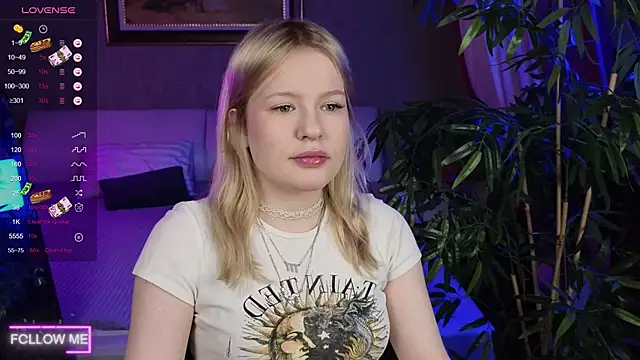 Mila wxw online show from November 2025 12:15:02 PM