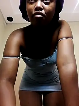 Snapshot of SweetSavage18 chatting on December 2025 12:26:02 AM SweetSavage18 online show from December 2025 12:26:02 AM