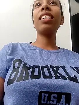 Snapshot of Ari_1217 chatting on November 2025 09:39:01 PM Ari 1217 online show from November 2025 09:39:01 PM