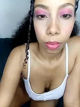 Snapshot of Ari_1217 chatting on December 2025 12:05:01 AM Ari 1217 online show from December 2025 12:05:01 AM