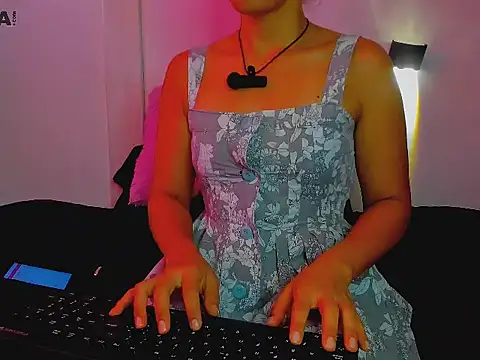 cristalsolei online show from January 2026 01:36:01 PM