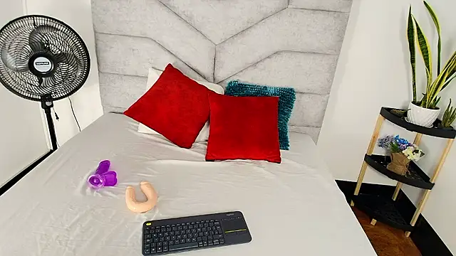 KimberlyFox t online show from February 2026 12:23:01 PM