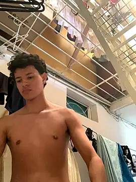 Snapshot of santicastroles chatting on November 2025 05:56:02 PM santicastroles online show from November 2025 05:56:02 PM