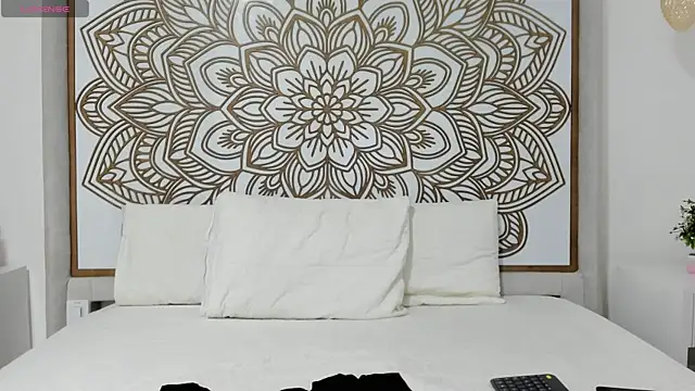 Lilith Aliany  online show from November 2025 12:38:01 PM