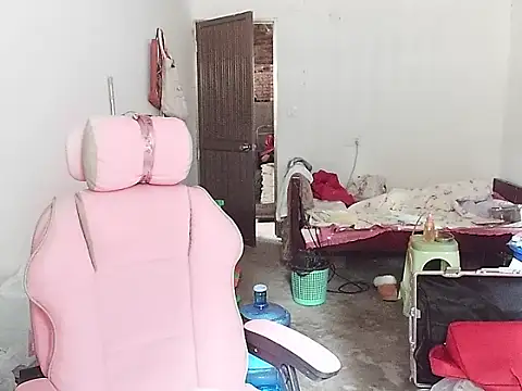 Snapshot of RebelAura chatting on November 2025 12:21:01 AM RebelAura online show from November 2025 12:21:01 AM