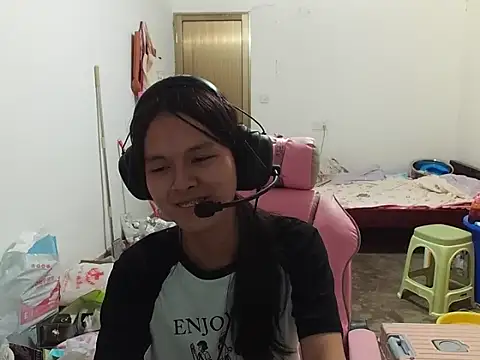 Snapshot of RebelAura chatting on November 2025 11:42:02 AM RebelAura online show from November 2025 11:42:02 AM