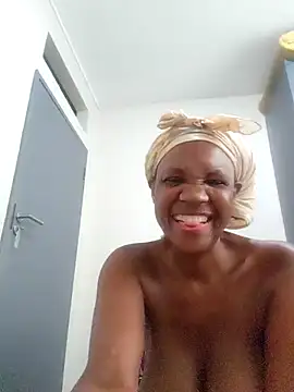 Snapshot of Mommy_Sienna chatting on November 2025 04:44:02 AM Mommy Sienna online show from November 2025 04:44:02 AM