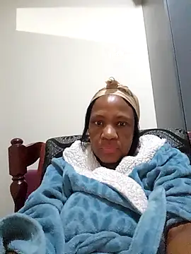 Snapshot of Mommy_Sienna chatting on November 2025 05:45:03 PM Mommy Sienna online show from November 2025 05:45:03 PM