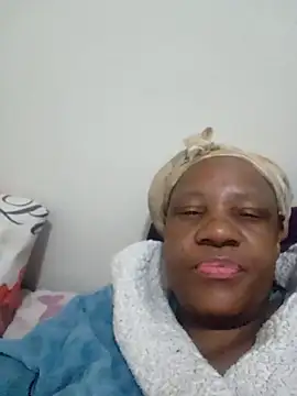 Snapshot of Mommy_Sienna chatting on December 2025 12:48:02 AM Mommy Sienna online show from December 2025 12:48:02 AM