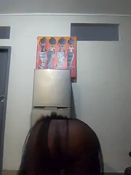 Snapshot of Mommy_Sienna chatting on December 2025 11:01:02 PM Mommy Sienna online show from December 2025 11:01:02 PM