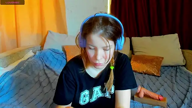 Eva purrr  online show from April 2026 08:19:01 AM