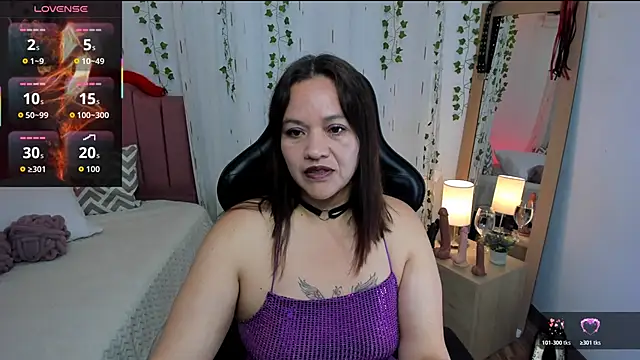 Snapshot of Victoria_Wilde_ chatting on November 2025 10:49:01 AM Victoria Wilde online show from November 2025 10:49:01 AM