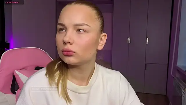 Lunar Flare online show from November 2025 08:14:02 AM