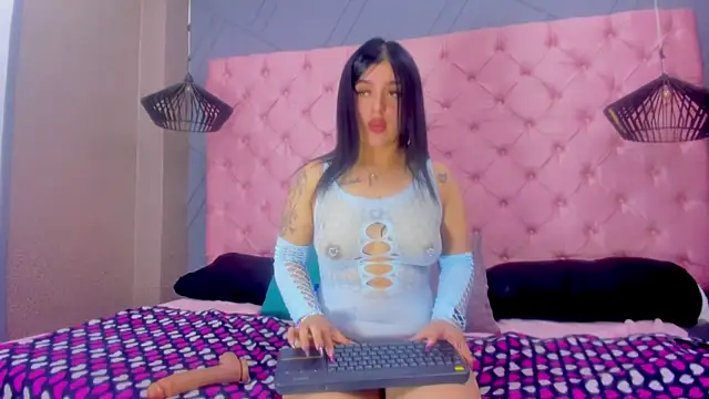 Snapshot of Karol_Horney chatting on November 2025 01:54:02 PM Karol Horney online show from November 2025 01:54:02 PM