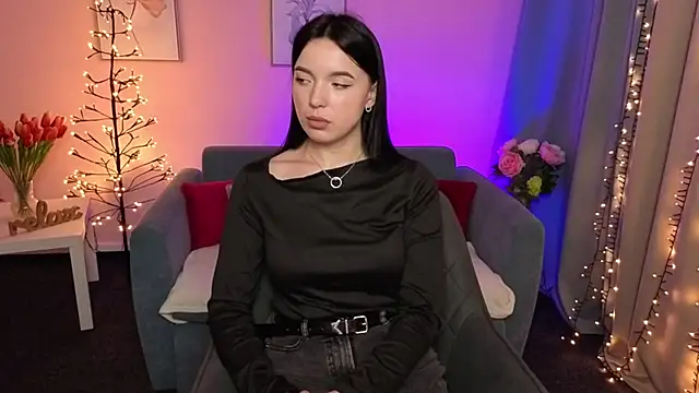 HeyNiki online show from December 2025 04:02:02 PM