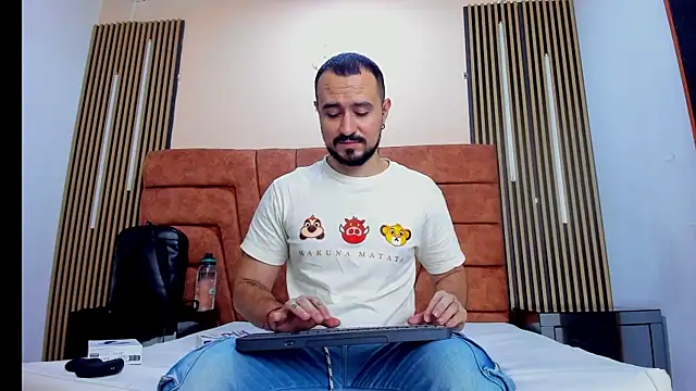 Snapshot of HARRY_FLYNN chatting on November 2025 12:16:01 PM HARRY FLYNN online show from November 2025 12:16:01 PM