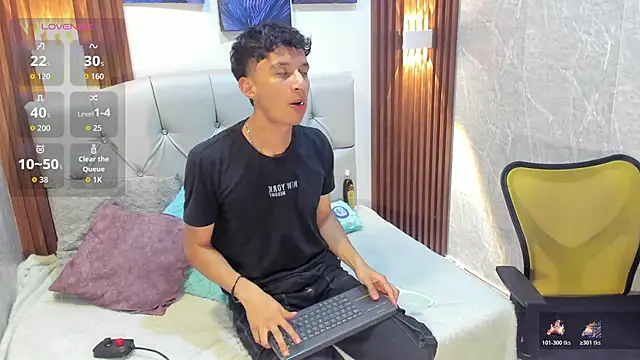 Elian Julian online show from November 2025 01:27:01 AM