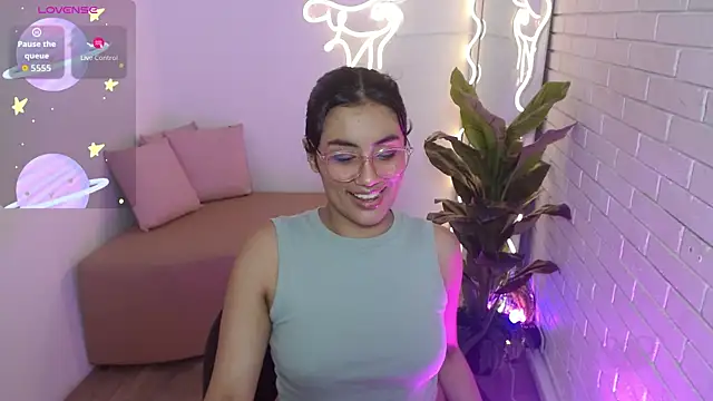 PEACHY TAY online show from November 2025 11:30:01 AM