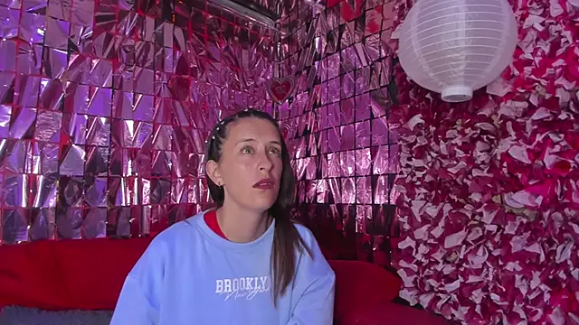 Snapshot of mia_luna_ed chatting on November 2025 02:00:01 PM mia luna ed online show from November 2025 02:00:01 PM