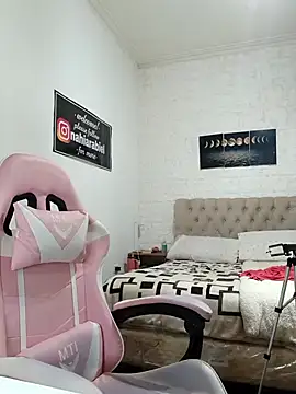 nahiarabiel33 online show from April 2026 09:20:02 PM