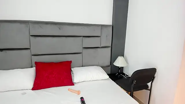 CatleyaSmith online show from December 2025 12:23:02 PM